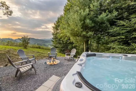 348 Dandelion Ln, Burnsville, NC 28714