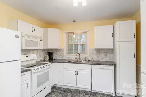 Kitchen - 101 Boyd Apt 2b Dr # 2B, Flat Rock, NC 28731 photo 3 of 4
