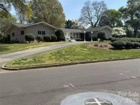 938 Sandswood Dr, Gastonia, NC 28054