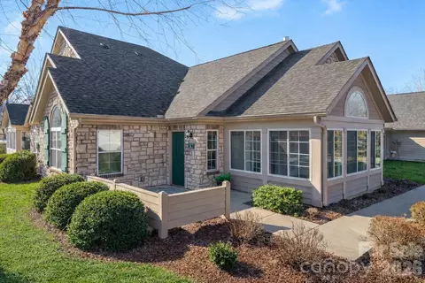 6 Mountain Meadow Cir, Weaverville, NC 28787