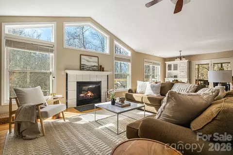 269 Woodstock Dr, Burnsville, NC 28714