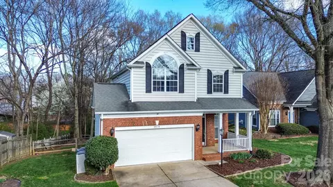2816 Robyns Glen Dr, Charlotte, NC 28269