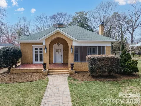 333 7th Nw St NW, Hickory, NC 28601
