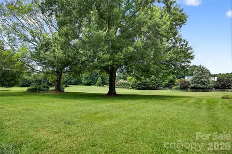 110 Old Squaw Rd, Mooresville, NC 28117