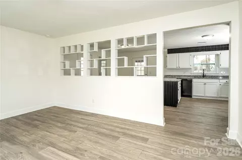 Living - 3115 Crestview Dr, Florence, SC 29501 photo 2 of 5