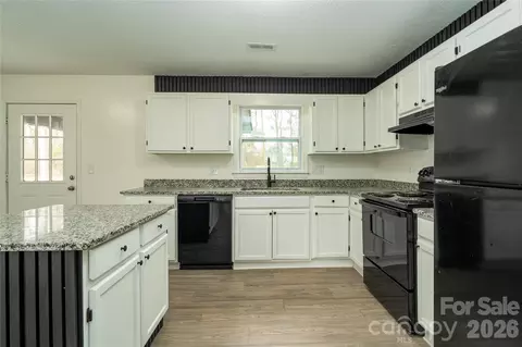 Kitchen - 3115 Crestview Dr, Florence, SC 29501 photo 4 of 7