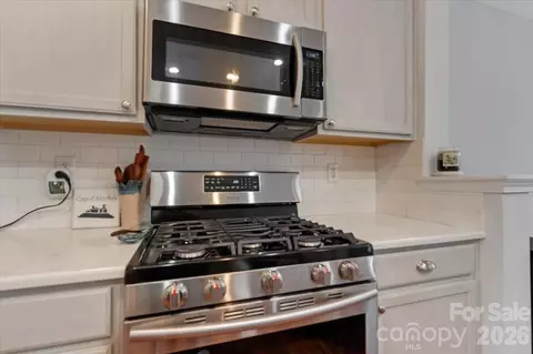 Kitchen - 7948 Mariners Pointe Cir, Denver, NC 28037 photo 2 of 4