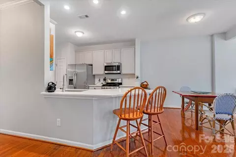 Kitchen - 7948 Mariners Pointe Cir, Denver, NC 28037 photo 4 of 4