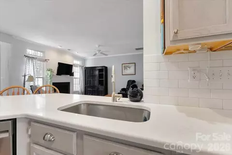 Kitchen - 7948 Mariners Pointe Cir, Denver, NC 28037 photo 3 of 4