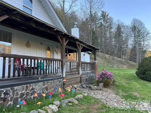 1029 Jacks Creek Rd, Burnsville, NC 28714