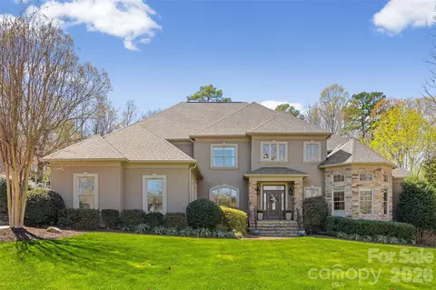 8225 Victoria Lake Dr, Waxhaw, NC 28173