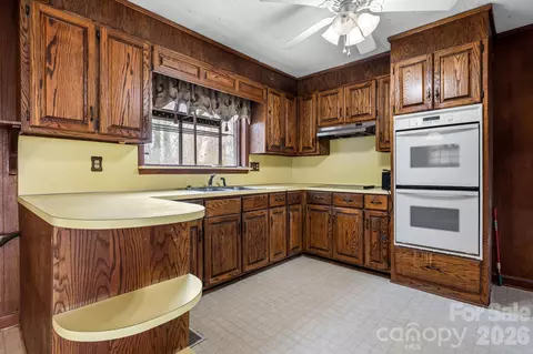 Kitchen - 533 Circle Dr, Hudson, NC 28638 photo 2 of 3