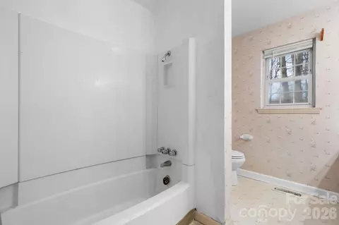 Bath - 533 Circle Dr, Hudson, NC 28638 photo 2 of 2