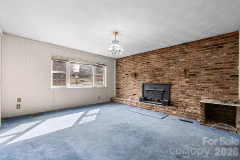 Living - 533 Circle Dr, Hudson, NC 28638 photo 1 of 2