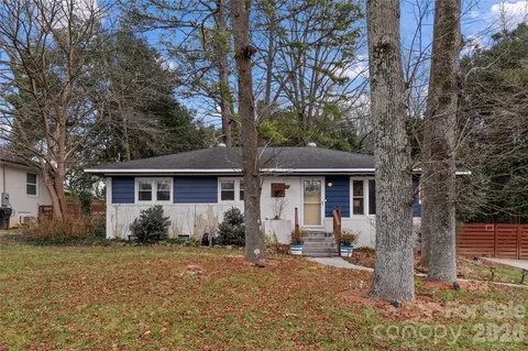 3900 Tipperary Pl, Charlotte, NC 28215