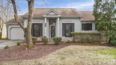 5713 Ebley Ln, Charlotte, NC 28227