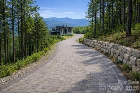 506 Southcliff Pkwy, Fairview, NC 28730