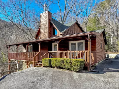 30 Edgewater Ln, Maggie Valley, NC 28751