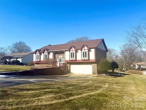 1015 36th Avenue Ne Ct NE, Hickory, NC 28601