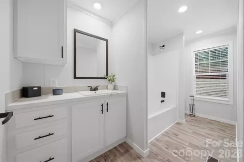 Bath - 4184 Maple Trl, Morganton, NC 28655 photo 2 of 2