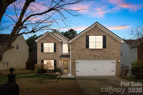135 Amber Woods Dr, Tega Cay, SC 29708