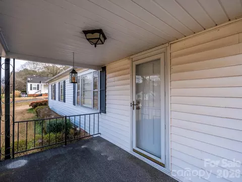 Exterior - 968 Hampton Grace Ave, Lancaster, SC 29720 photo 2 of 5