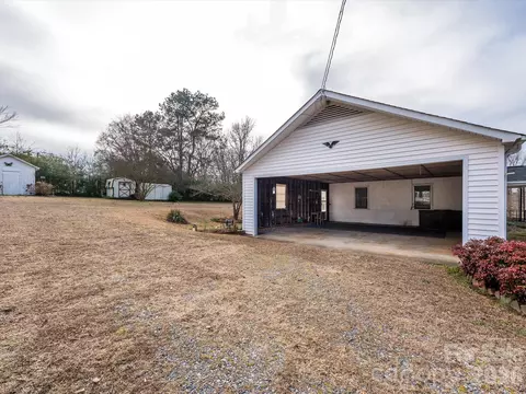 Exterior - 968 Hampton Grace Ave, Lancaster, SC 29720 photo 3 of 5
