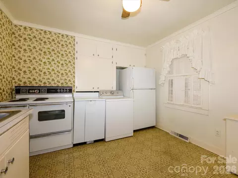 Kitchen - 968 Hampton Grace Ave, Lancaster, SC 29720 photo 2 of 2