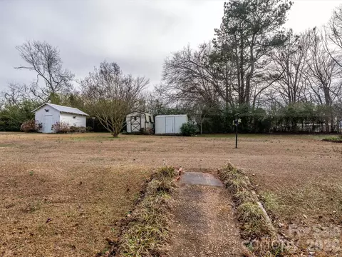 Exterior - 968 Hampton Grace Ave, Lancaster, SC 29720 photo 4 of 5