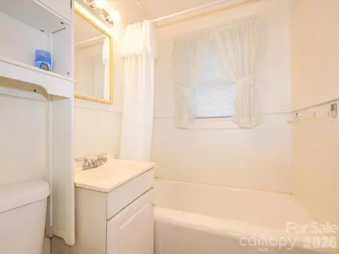 Bath - 968 Hampton Grace Ave, Lancaster, SC 29720 photo 1 of 1