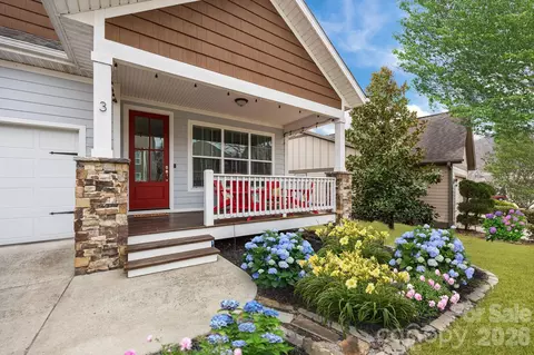 3 Dreambird Dr, Leicester, NC 28748