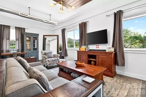 626 Old Lytle Cove Rd, Swannanoa, NC 28778