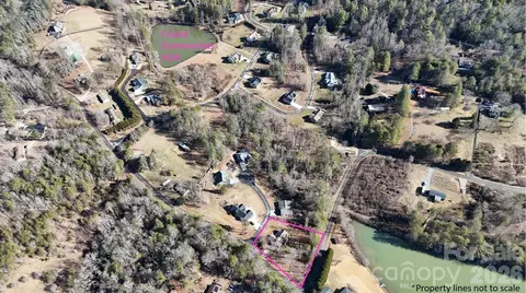 12 Crystal Cove Dr, Hendersonville, NC 28739
