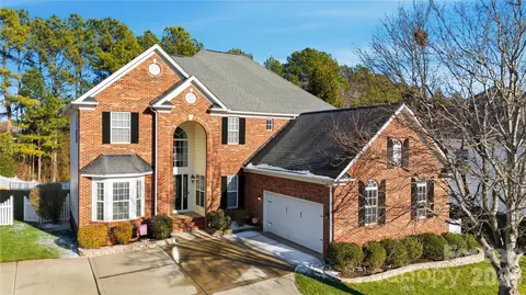 14318 Stewarts Bend Ln, Charlotte, NC 28277