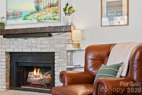 345 Kingswood Dr, Hendersonville, NC 28792