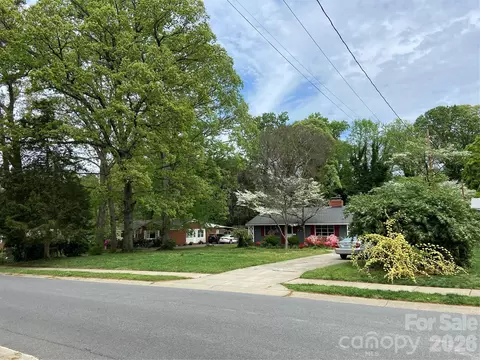 3218 Driftwood Dr, Charlotte, NC 28205