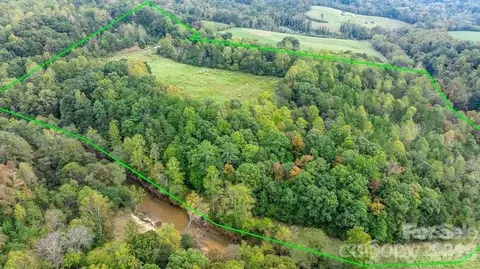 2295 1st Se St SE, Hickory, NC 28602