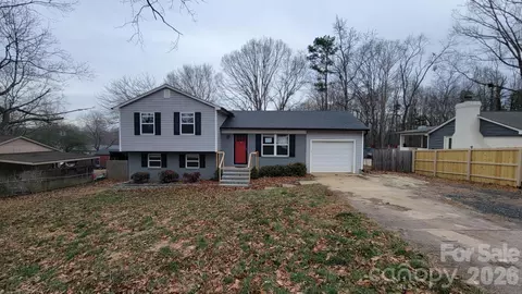 120 Shady Bluff Dr, Gastonia, NC 28052