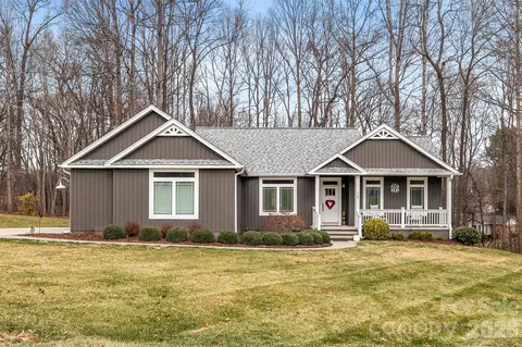 115 Oak Dr, Boonville, NC 27011