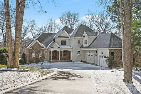 4526 Island Waters Dr, Denver, NC 28037