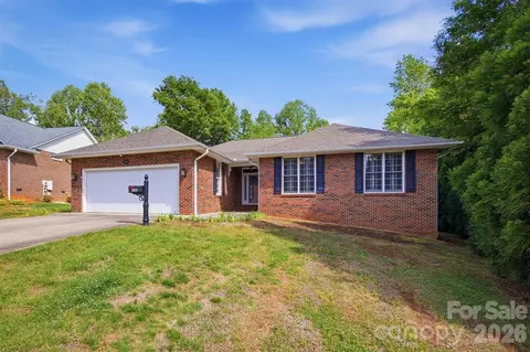 100 Crosscreek Dr, Morganton, NC 28655