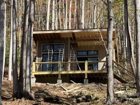 17 Sanctuary Trl, Elk Park, NC 28622