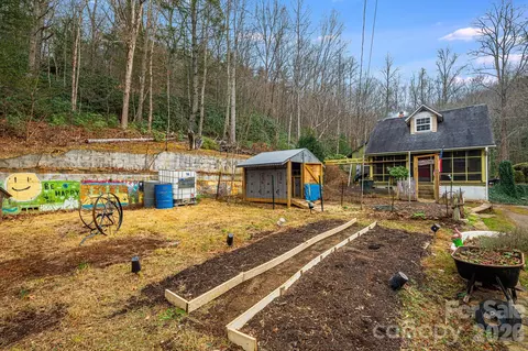 55 Heavenly Ln, Fairview, NC 28730