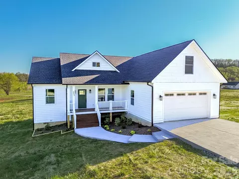 459 Waters Rd, Hendersonville, NC 28792