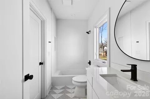 Bath - 2713 Ruby St, Charlotte, NC 28208 photo 5 of 6