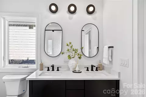 Bath - 2713 Ruby St, Charlotte, NC 28208 photo 4 of 6