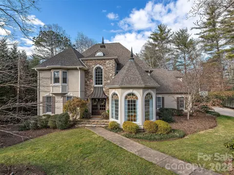 335 Red Fox Cir, Asheville, NC 28803