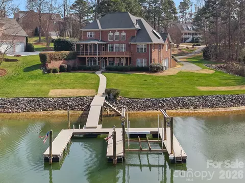 125 Grand Bay Dr, Mooresville, NC 28117