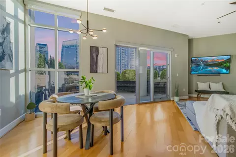 333 W Trade W 708 St W #708, Charlotte, NC 28202