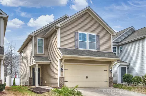 5242 Crystal Lakes Dr, Rock Hill, SC 29732